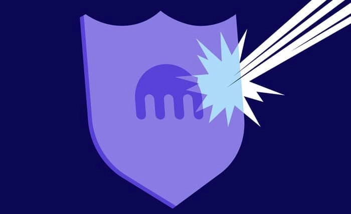 В нашем обзоре биржи Kraken мы рассмотрим некоторые особенности и характеристики, которые делают биржу Kraken одной из самых популярных торговых площадок на рынке. Мы рассмотрим основные услуги, которые они предоставляют в качестве биржи, поговорим об их ценах и сборах и посмотрим, что именно отличает Kraken от других криптобирж. Многие люди могут спросить себя: безопасен ли Кракен? или… Стоит ли инвестировать в криптовалюту с помощью Kraken? Так что ответ вы обязательно найдете ниже. Обзор криптовалютной биржи Kraken Kraken - это обмен криптовалюты на криптовалюту и фиат на криптовалюту, который работает как традиционная фондовая биржа, сопоставляя ордера на покупку и продажу за определенную плату. Биржа является одной из самых популярных платформ для торговли криптовалютой и имеет один из самых высоких объемов торговли биткойнами в евро в мире. Официально основанная Джесси Пауэллом в 2011 году, Kraken была создана в ответ на Mt. Gox (одна из самых популярных бирж в те времена). Kraken была одной из первых криптовалютных бирж, которые были включены в терминалы Bloomberg. Также Kraken предоставили поддающееся проверке доказательство наличия заявленных активов, что сильно повысило доверие к бирже. Платформа больше ориентирована на профессиональных трейдеров, предоставляя полный набор инструментов, таких как подробные графики и индикаторы, а также варианты криптовалютной торговли, такие как маржинальная торговля, внебиржевой рынок, торговля темным пулом, фьючерсные контракты и опционы. Это позволяет трейдерам максимизировать свою прибыль на основе рыночных колебаний, используя передовые торговые стратегии. Примечание: Темный пул, или черный пул - это частная торговая платформа, которая позволяет пользователям торговать, не делая транзакции общедоступными. То есть, не показывая свои ордера вплоть до момента совершения транзакции. Это позволяет крупным игрокам (известным как киты) покупать / продавать большие объемы криптовалюты, не влияя напрямую на рынок и цену криптовалюты. Kraken - поддерживаемые валюты Kraken предлагает широкий выбор вариантов торговли как фиатными, так и криптовалютными парами. Платформа поддерживает в общей сложности 50 криптовалют, включая Bitcoin (BTC), Ethereum (ETH), Litecoin (LTC), Bitcoin Cash (BCH), Monero (XMR), Dash (DASH), Litecoin (LTC), Ripple (XRP), Stellar Lumens (XLM), Ethereum Classic (ETC), Zcash (ZEC), Dogecoin (DOGE), EOS (EOS), а также многие другие альткойны. Пользователи Kraken также могут вносить и снимать средства с помощью ряда фиатных валют, таких как CAD, EUR, GBP, JPY и USD. Что касается торговли Ripple, у Kraken есть 4 пары фиатных валют и 1 пара криптовалют: USD / Ripple EUR / Ripple CAD / Ripple JPY / Ripple BTC / Ripple. Ликвидность и объемы торгов Kraken Биржа Kraken может похвастаться высоким уровнем ликвидности, что, в свою очередь, привело к большим объемам торгов. Для биржи важна хорошая ликвидность, поскольку сделки на любые объемы совершаются намного проще и быстрее. Обзор интерфейса Kraken Интерфейс Kraken разделен на три шаблона: простой, средний и расширенный. Торговое программное обеспечение Kraken  считается одним из самых сложных и всеобъемлющих в отрасли, поскольку все его разделы включают все более разнообразный набор торговых параметров. Хотя торговый интерфейс может показаться немного загроможденным всеми его функциями, он идеально подходит для опытных трейдеров. Этот интерфейс имеет 13 цветовых схем, которые пользователь может изменить одним щелчком мыши. График цен можно настроить для перехода в полноразмерный экранный режим. В правой части графика представлены основные инструменты рисования, расширение Фибоначчи и инструменты коррекции. В книге заказов (биржевом стакане, торговом стакане) вы можете найти цены покупки и продажи с историей сделок и списком наблюдения. Пользователи также могут изменять такие параметры, как скользящие средние и полосы Боллинджера для всех наложений графиков, а также торговые индикаторы. Платежные опции Kraken Kraken поддерживает ввод и вывод средств несколькими способами: банковские переводы, SEPA переводы, SWIFT, криптовалюты. Сборы и комиссии Kraken В нашем обзоре Kraken вы найдете информацию о комиссиях за перевод, которые варьируются в зависимости от транзакционных издержек и могут быть скорректированы в соответствии со структурой комиссий платежной службы. Текущие сборы: EUR SEPA: Депозит (бесплатно) / Вывод (0,09 евро) - только для стран ЕЭЗ (европейская экономическая зона); Банковский перевод в долларах США (5 долларов США) / снятие средств (5 долларов США) - только в США; Банковский перевод в евро (10 евро) - только за пределами США; Банковский перевод в долларах США (10 долларов США) / снятие средств (60 долларов США) - только за пределами США; Банковский депозит в японских иенах (бесплатно, минимум 5 000 иен) / снятие средств (20 иен) - только в Японии; Банковский депозит в канадских долларах (бесплатно) / вывод средств через электронный перевод (комиссия в размере 10 канадских долларов, максимум 25 тысяч канадских долларов в день). Практически все криптовалютные депозиты бесплатны, но при снятии есть комиссии: Bitcoin (XBT): вывод (0,001 BTC); Ether (ETH): депозит (небольшая комиссия за транзакцию для перевода ETH в кошелек Kraken) / вывод (0,005 ETH); Ripple (XRP): вывод (0,02 XRP); Litecoin (LTC): вывод (0,02 LTC); Bitcoin Cash (BCH): вывод (0,001 BTC); Tether (USDT): вывод (5 USDT); Комиссия за торговлю Kraken Структура комиссий Kraken немного сложнее, с системой мейкер-тейкер, которая основана на объемах, рассчитанных за 30-дневный торговый период. Комиссия взимается за каждую совершенную сделку и делится на четыре категории: торговля, стейблкоин, темный пул и маржинальная торговля. Важно отметить, что их темный пул доступен только для проверенных учетных записей Pro, при этом минимальный размер заказа составляет 11,5 XBT и 375 ETH. Торговые комиссии Kraken Комиссия за стейблкоин (Kraken Stablecoin) Комиссия за темный пул (Kraken Dark Pool) Комиссия за маржинальную торговлю. Наш обзор Kraken о процессе верификации Как и все другие крупные криптобиржи, Kraken соблюдает правила AML (борьба с отмыванием денег) и KYC (знай своего клиента). Это означает, что пользователям, которые хотят использовать криптовалютную платформу, необходимо подтвердить свою учетную запись, используя личную информацию, такую ​​как полное имя и адрес. На платформе доступно 5 уровней пользователей, которые различаются в зависимости от выполняемых ими действий. Каждый уровень имеет различные преимущества. Уровень 0 - это начальный уровень для каждой учетной записи, подтвержденной по электронной почте. Счет уровня 0 может просматривать платформу, но не может делать депозиты, снимать средства или торговать. Учетные записи уровня 1 проверяются с использованием процедур KYC и AML путем предоставления личных данных, таких как полное имя, дата рождения, страна и номер телефона. На этих счетах можно торговать криптовалютами, но им не разрешается торговать фиатными валютами или производить снятие средств и депозиты. Уровень 2 достигается путем предоставления вашего полного физического адреса и позволяет пользователям вносить или снимать до 2000 евро в неделю или до 10000 евро в месяц. Более того, они позволяют пользователям торговать как фиатом, так и криптовалютой и снимать до 10 000 долларов в неделю и 50 000 долларов в месяц. Учетные записи уровня 3 требуют подтверждения личности и адреса. Они разблокируют депозиты и снятие средств с использованием канадских долларов (CAD), при этом лимиты на снятие средств увеличены до 50 000 долларов в неделю и 200 000 долларов в месяц. Транзакции с фиатом также увеличиваются до 25 000 долларов в неделю и 200 000 долларов в месяц. Уровень 4 - это самый высокий уровень, доступный на Kraken, и требует тщательной проверки личности, но обеспечивает доступ ко всем функциям платформы. Чтобы пройти верификацию для учетной записи уровня 4, вам необходимо подписать форму заявки и документы KYC. Значительно увеличены лимиты как для криптовалютных, так и для фиатных транзакций. Безопасность Kraken Если вы все еще спрашиваете себя: безопасен ли Kraken? Тогда вы должны знать, что Kraken считается одной из самых безопасных криптобирж в отрасли. Платформа хранит 95% своих криптовалютных кошельков в холодных кошельках, не имеющих связи с внешним миром через Интернет. Кошельки надежно защищены и географически распределены по всему миру. Отзывы о надежности и безопасности Kraken - положительные. Клиенты и их средства действительно находятся под надежной защитой. Вся конфиденциальная и личная информация о пользователях зашифрована и хранится на защищенных серверах. Другие меры защиты данных включают функции GSL и Master Key. Команда также осуществляет круглосуточное наблюдение за биржей и самим доменом, отслеживая всю исходящую и входящую активность. Безопасность Kraken Для учетных записей пользователей Kraken требует, чтобы они активировали двухфакторную аутентификацию. Биржа также имеет подтверждение по электронной почте для вывода средств, глобальную настройку временной блокировки, разрешения ключей API, шифрование SSL для трафика своего веб-сайта. В нашем обзоре Kraken вы обнаружите, что он соответствует всем политикам США "знай своего клиента" по предотвращению мошенничества и незаконного финансирования. В мае 2017 года Kraken стал жертвой DDoS-атаки, которая помешала пользователям совершать сделки. Платформа решила эту проблему, усилила меры защиты, чтобы решить проблему и повысить свою безопасность. За все время работы биржа Kraken ни разу не потеряла средства в результате взлома. Обзор службы поддержки клиентов Kraken Kraken обеспечивает круглосуточную поддержку по электронной почте, и пользователи также могут связаться со службой поддержки напрямую через функцию чата (проверено, отвечают быстро). На веб-сайте также есть подробная страница часто задаваемых вопросов с ответами на наиболее распространенные вопросы, касающиеся учетной записи, комиссий и торговли. Платформа также доступна в ее социальных аккаунтах в Facebook, Twitter и Reddit, где пользователи могут быстро реагировать на проблемы. Многие жалобы пользователей касаются внутренней системы тикетов Kraken, которая временами работает довольно медленно. Обычно время ответа Kraken составляет 24 часа, но при больших объемах бирже потребуется некоторое время, чтобы ответить. Обзор Kraken Exchange: вердикт Вывод нашего обзора криптобиржи Kraken заключается в том, что это одна из ведущих платформ в своей отрасли, заслуженно занимающая верхние строчки рейтинга. Kraken имеет высокую ликвидность, обширные списки криптовалют, конкурентоспособные комиссии и множество продвинутых торговых инструментов и опций.