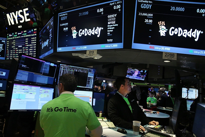 Как GoDaddy зарабатывает деньги